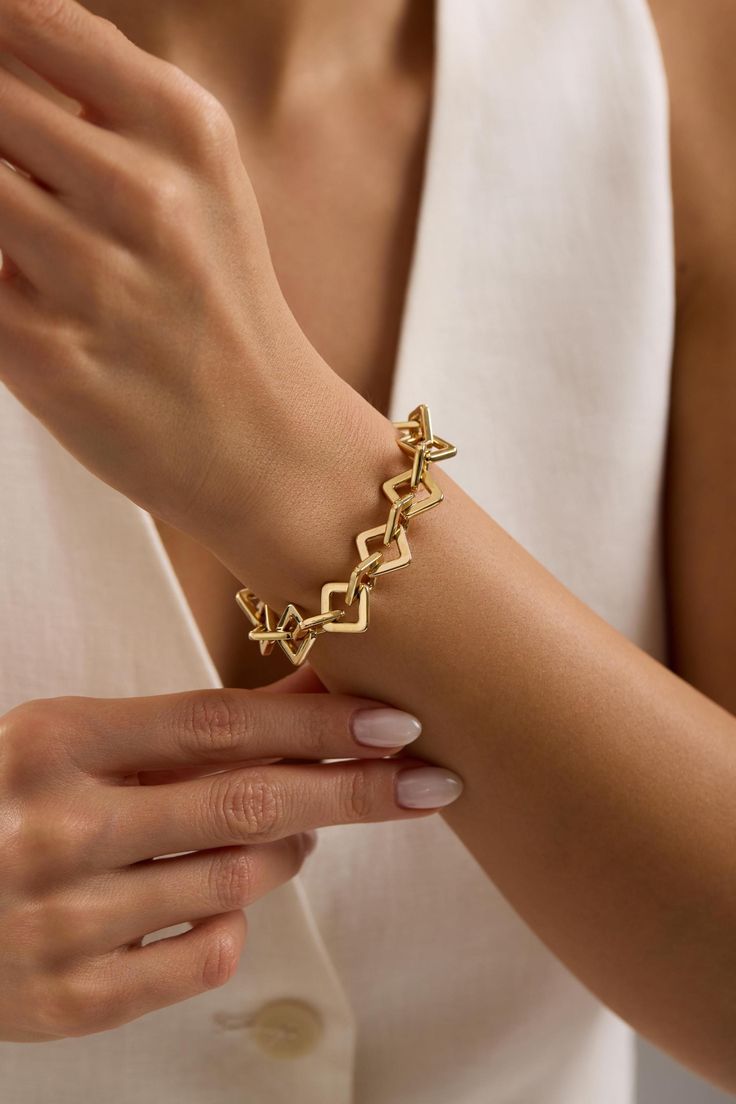 files/14k_Gold_Cube_Bracelet_5ae01862-0695-4574-bf93-b6d306efe5bf.jpg