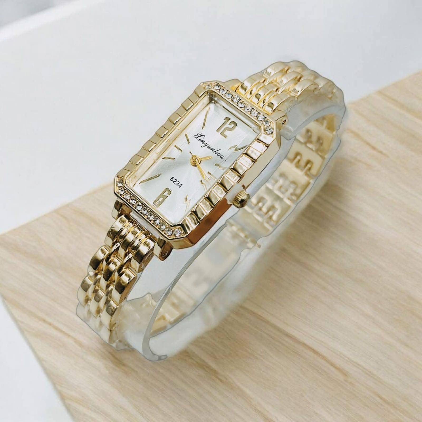 👉 Peak Elegant Rectangular Gold Watch